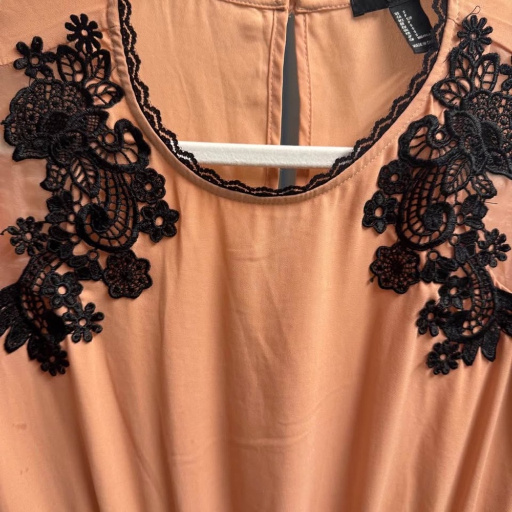 Forever 21 appliqué dress in blush pink